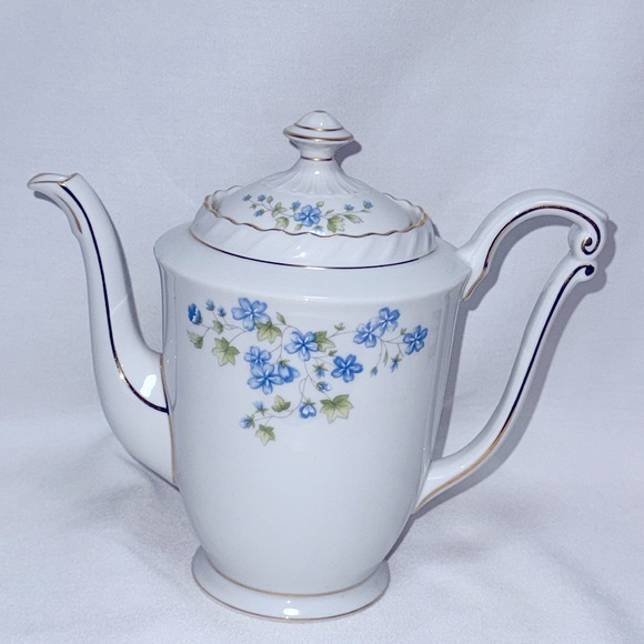 Large tea pot by KRAUTHEIM K&A Selb Bavaria Germany Cellini Sonnet design. - Picture 2 of 5